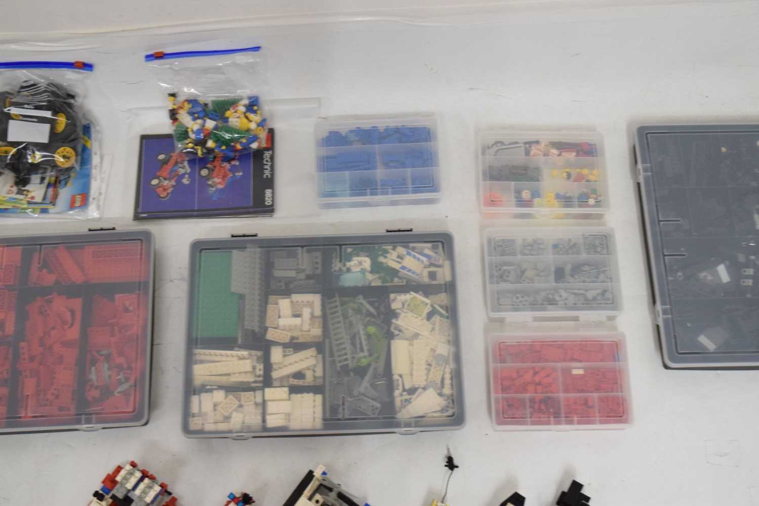 Lego - Group of built sets, instructions, mini figures, etc - Image 7 of 9