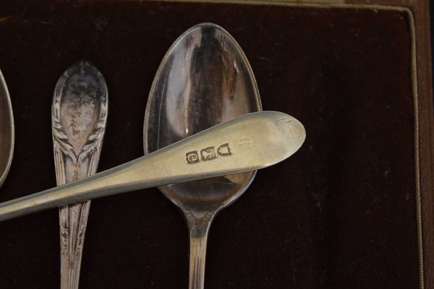 Quantity of silver teaspoons and condiment spoons, etc - Bild 9 aus 12