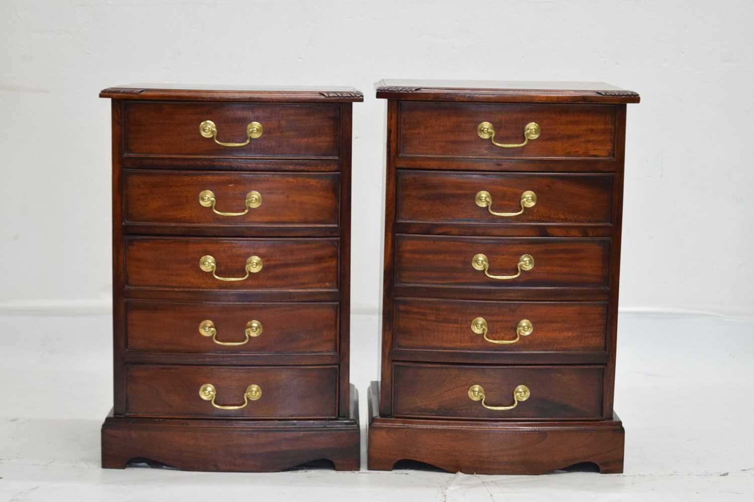 Pair of reproduction mahogany five-drawer bedside chests of drawers - Image 3 of 8