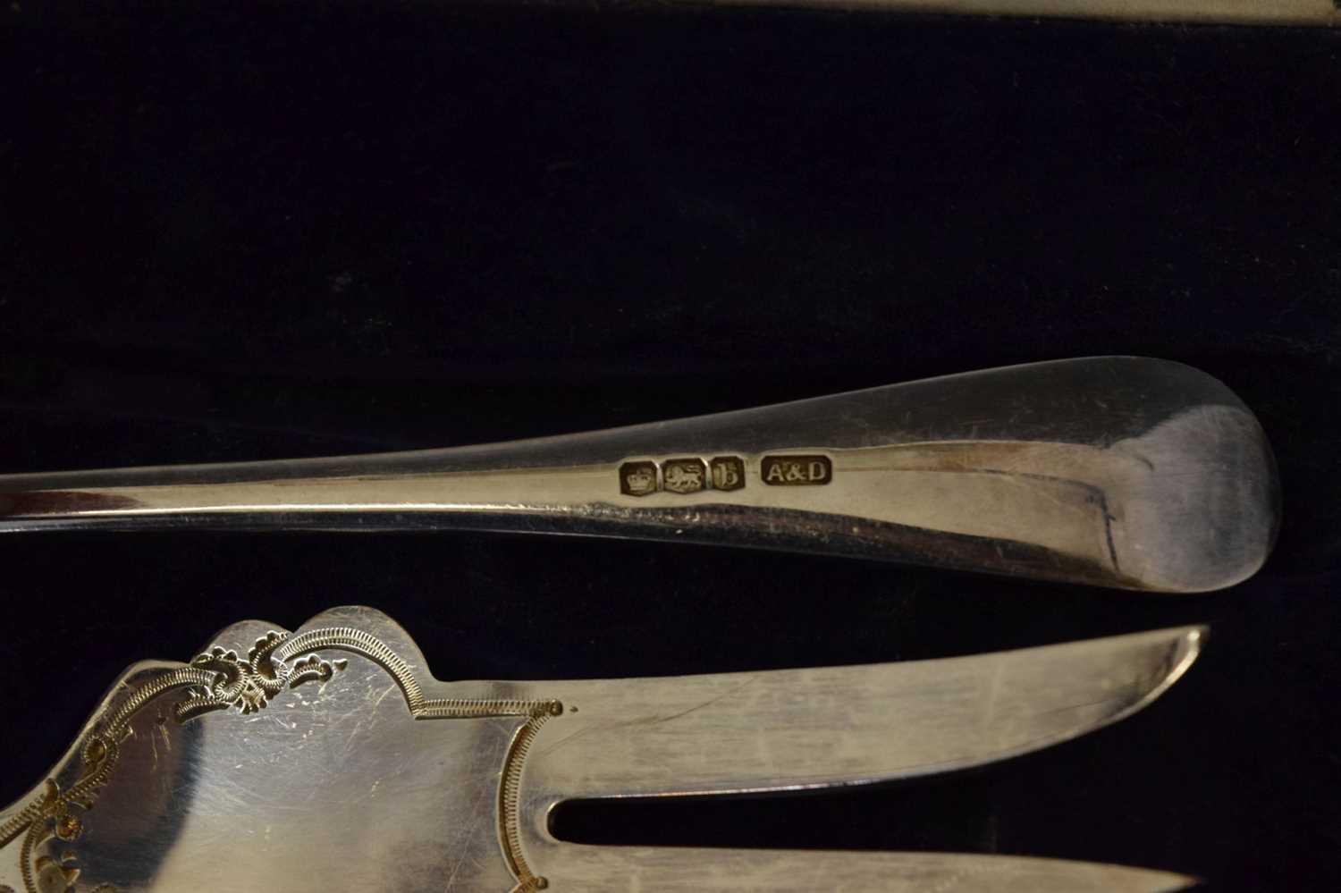 Pair of Edward VII silver trefid spoons, three-piece serving set, etc - Bild 8 aus 10