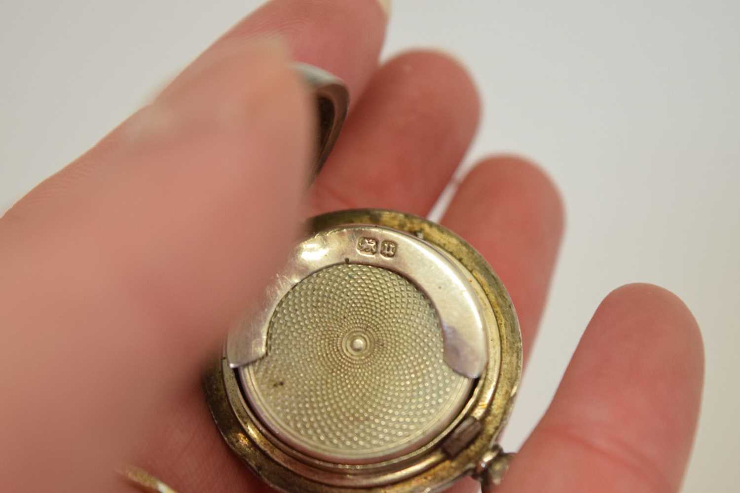 Four silver sovereign and coin cases and a George III silver vinaigrette - Image 11 of 12