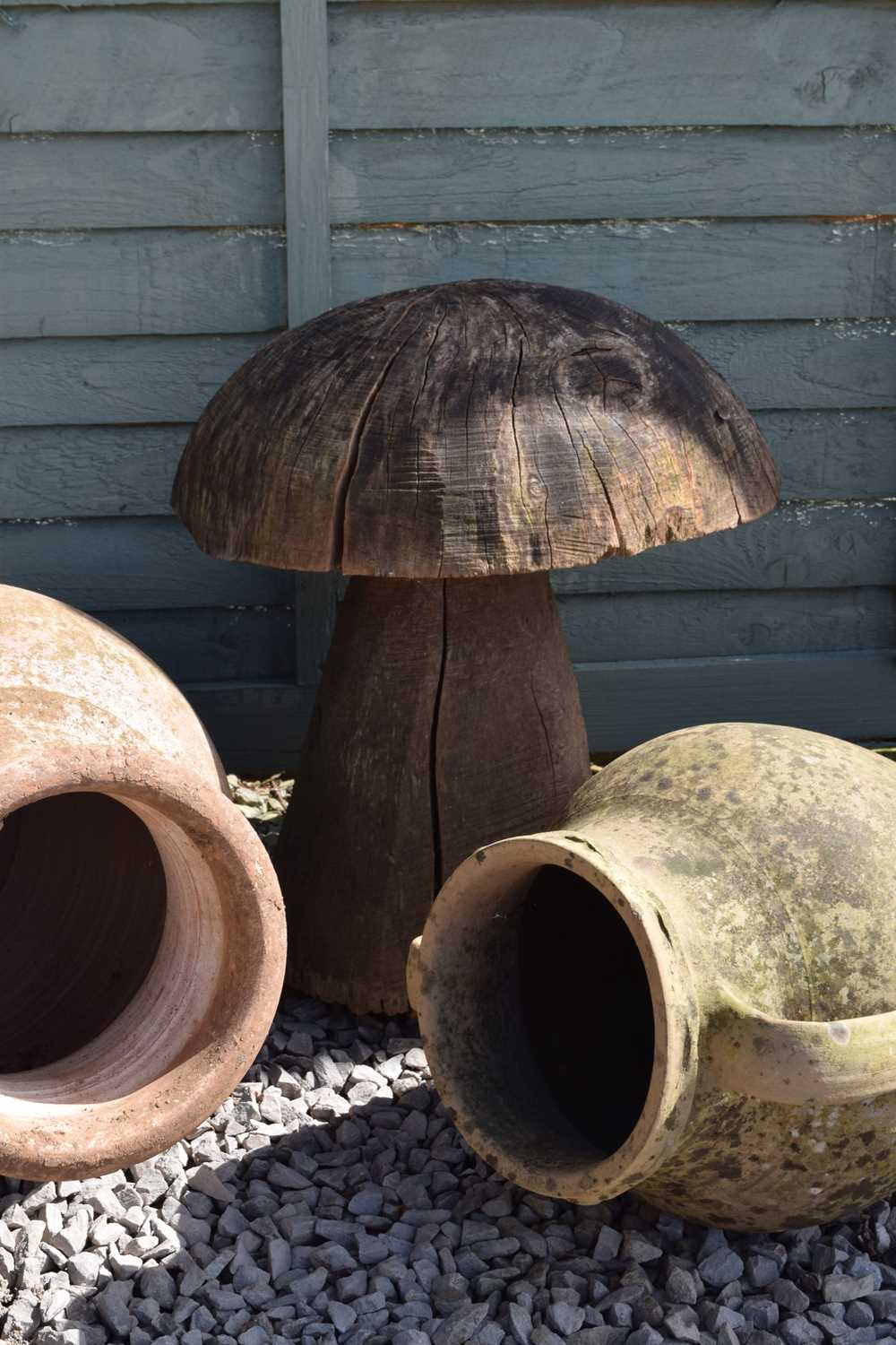 Two Mediterranean style garden urns plus wooden mushroom - Image 4 of 6