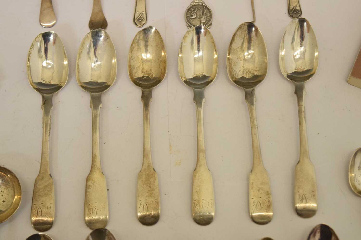 Set of six George III silver Fiddle pattern teaspoons, etc - Image 3 of 7