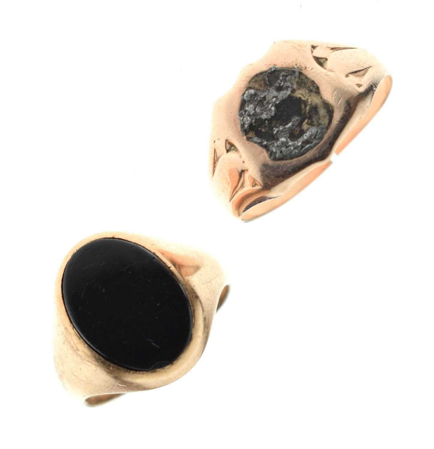 9ct gold onyx signet ring, and a 9ct gold signet ring