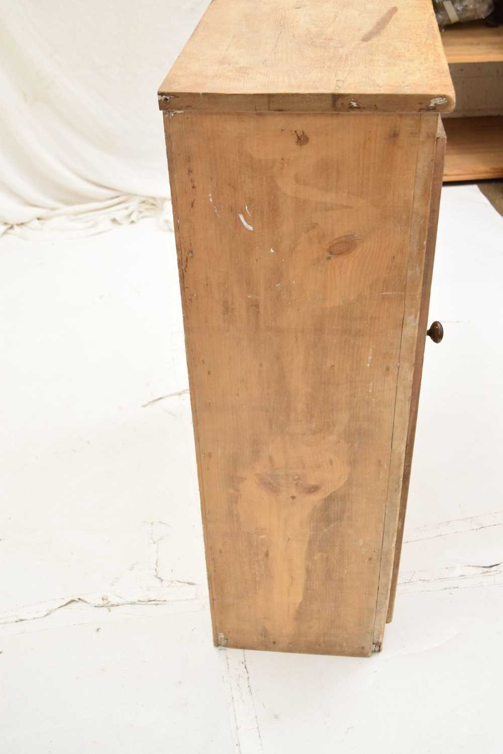 Pine single door cabinet - Image 6 of 8