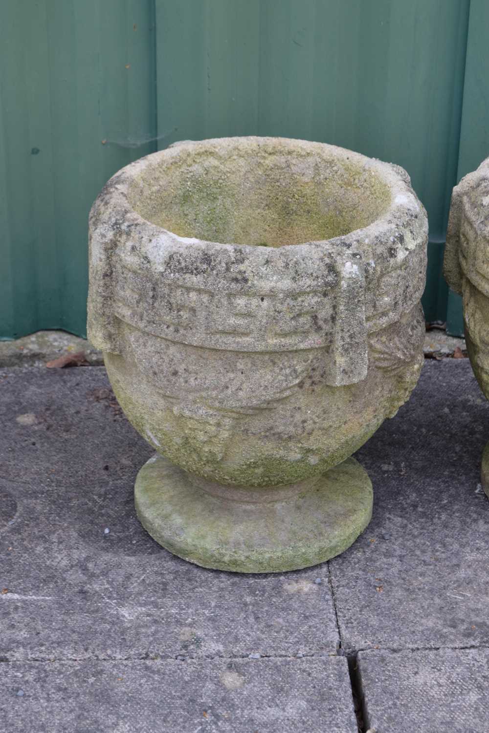 Pair of reconstituted stone garden urns - Image 3 of 5