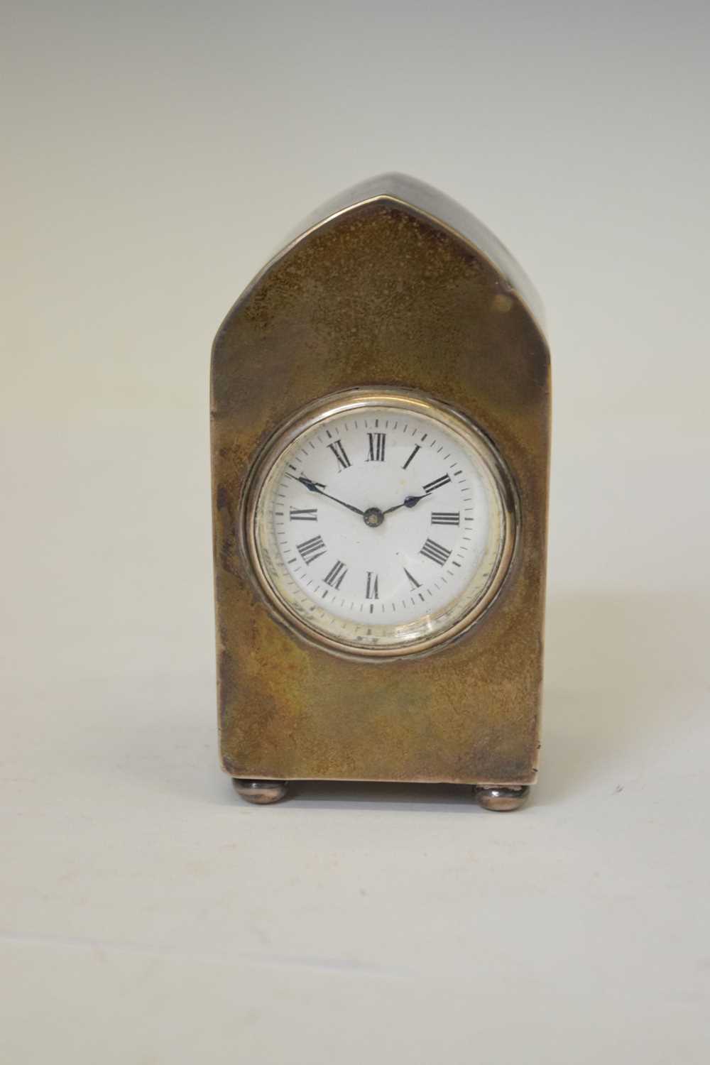 Late Victorian silver cased miniature desk clock - Image 2 of 10