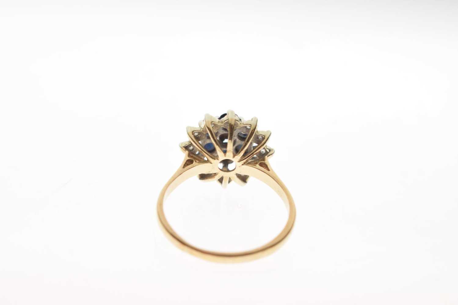 9ct gold sapphire and diamond cluster ring - Image 4 of 6