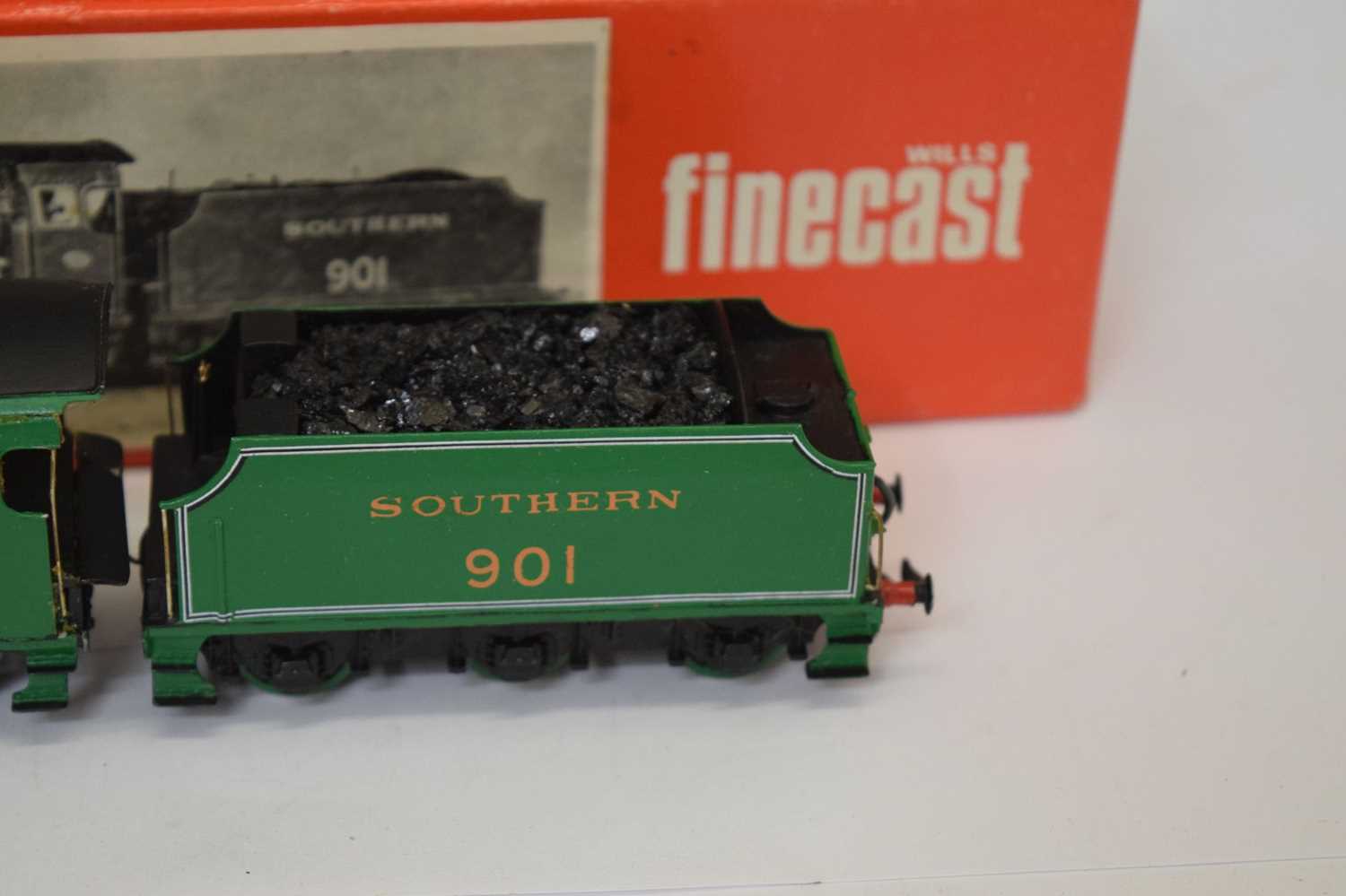 Wills Finecast - Boxed 00 gauge Southern Rail 'Winchester' locomotive and tender - Image 4 of 7
