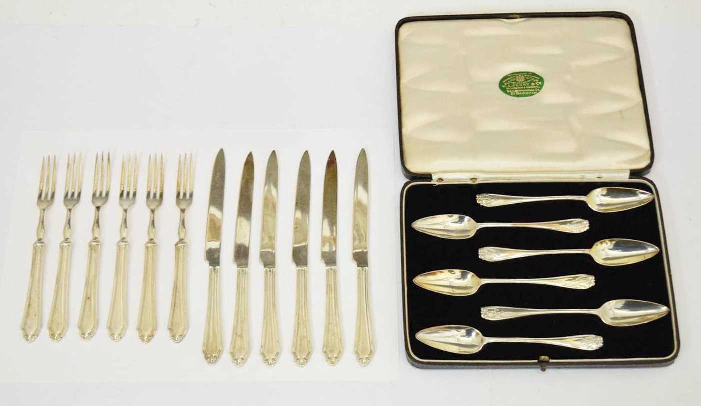 Cased set of silver grapefruit spoons, and a set of six silver fruit knives and forks