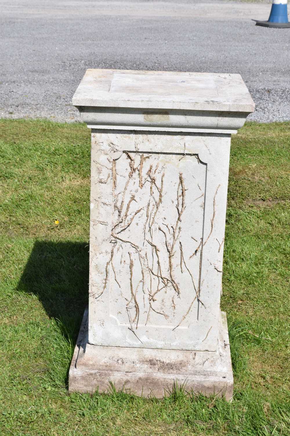 Composition stone garden urn and pedestal - Image 5 of 11