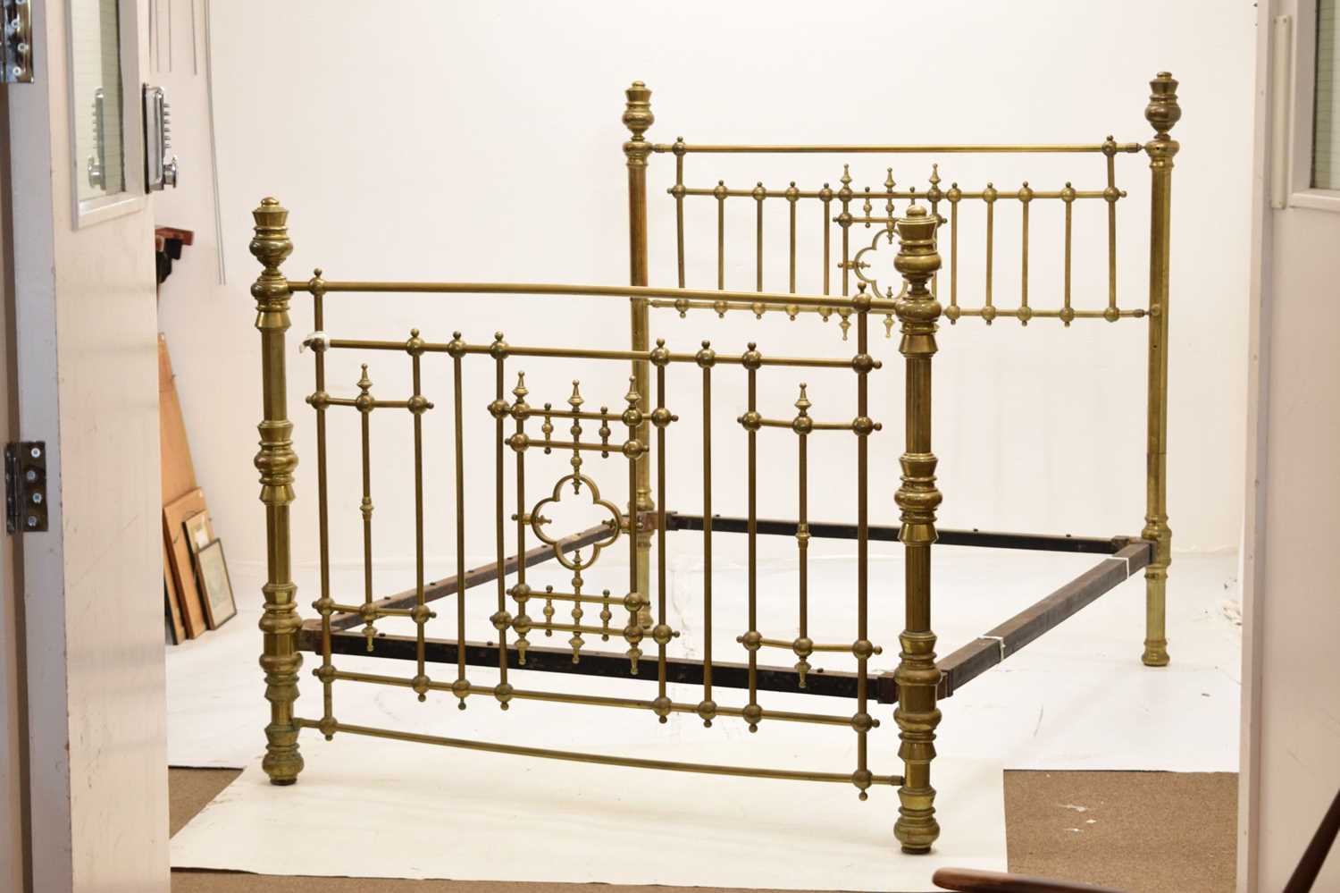 Late Victorian brass King-size bed - Image 17 of 17