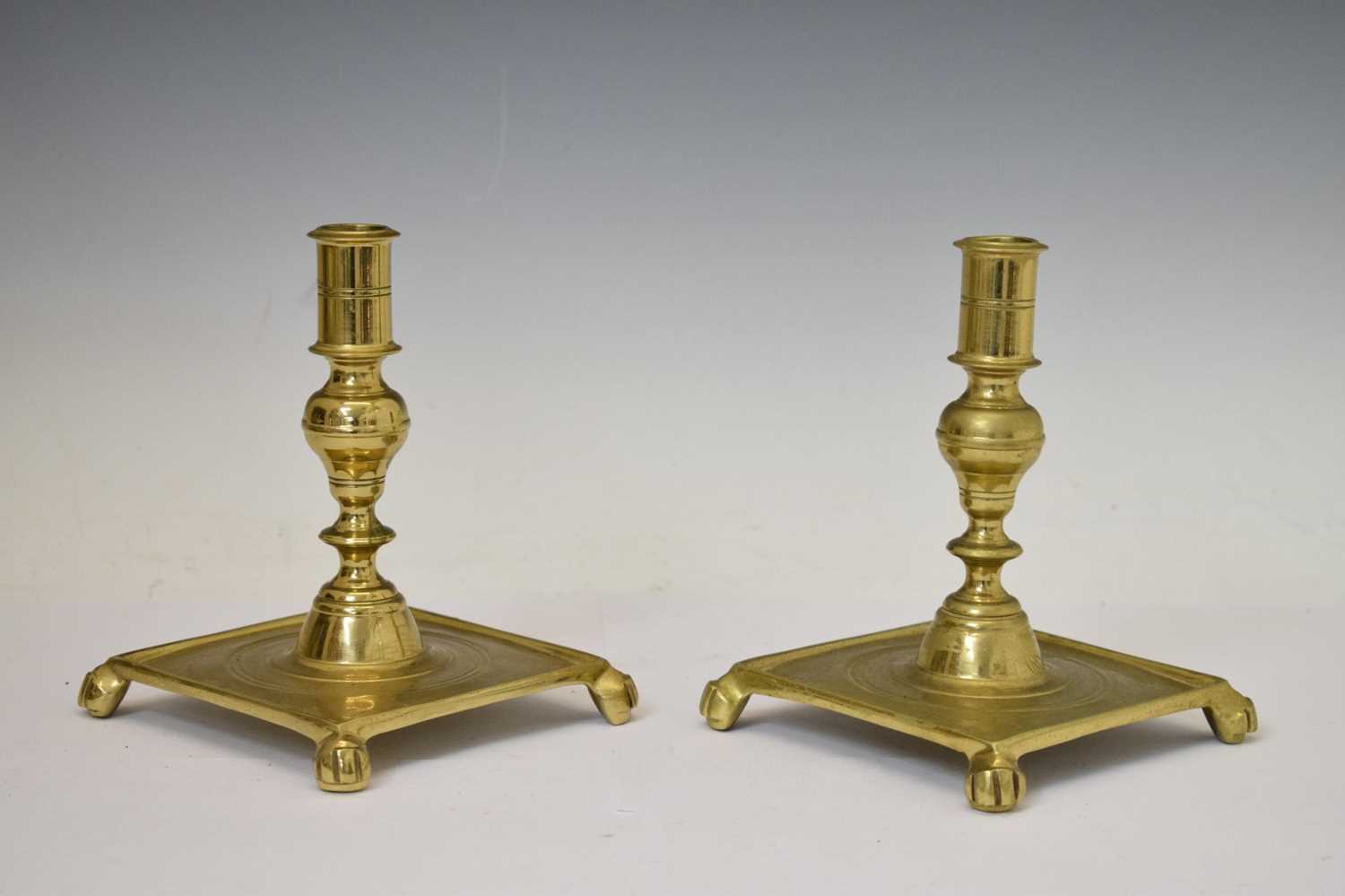 Four turned brass candlesticks - Image 2 of 5