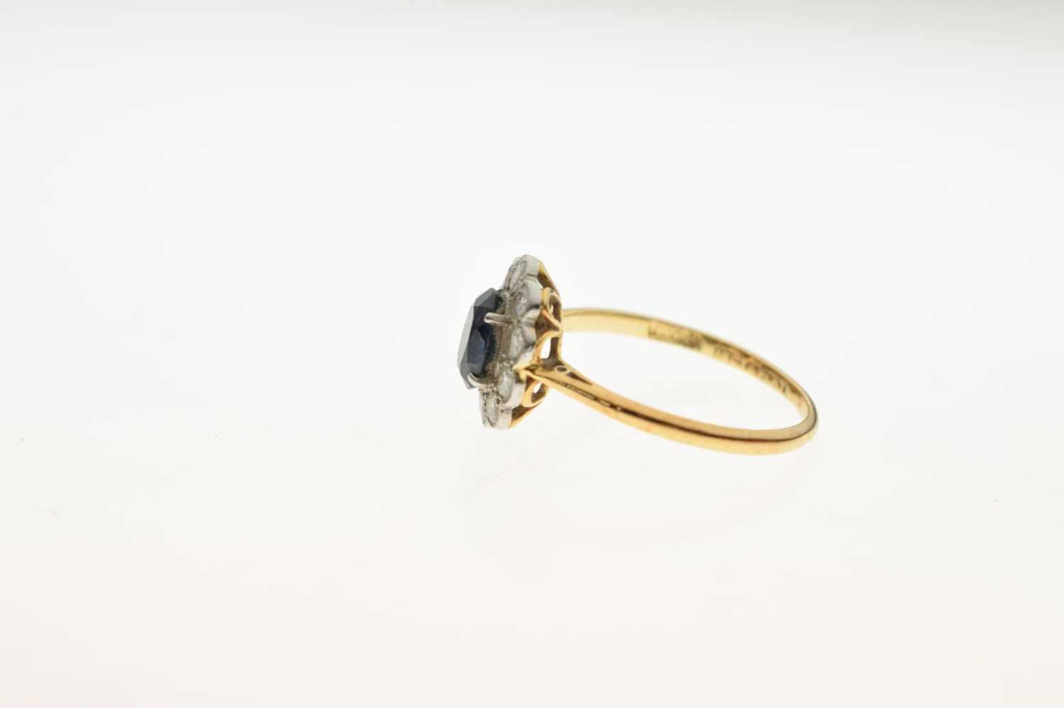 Sapphire and diamond '18ct & Plat' cluster ring - Image 2 of 6