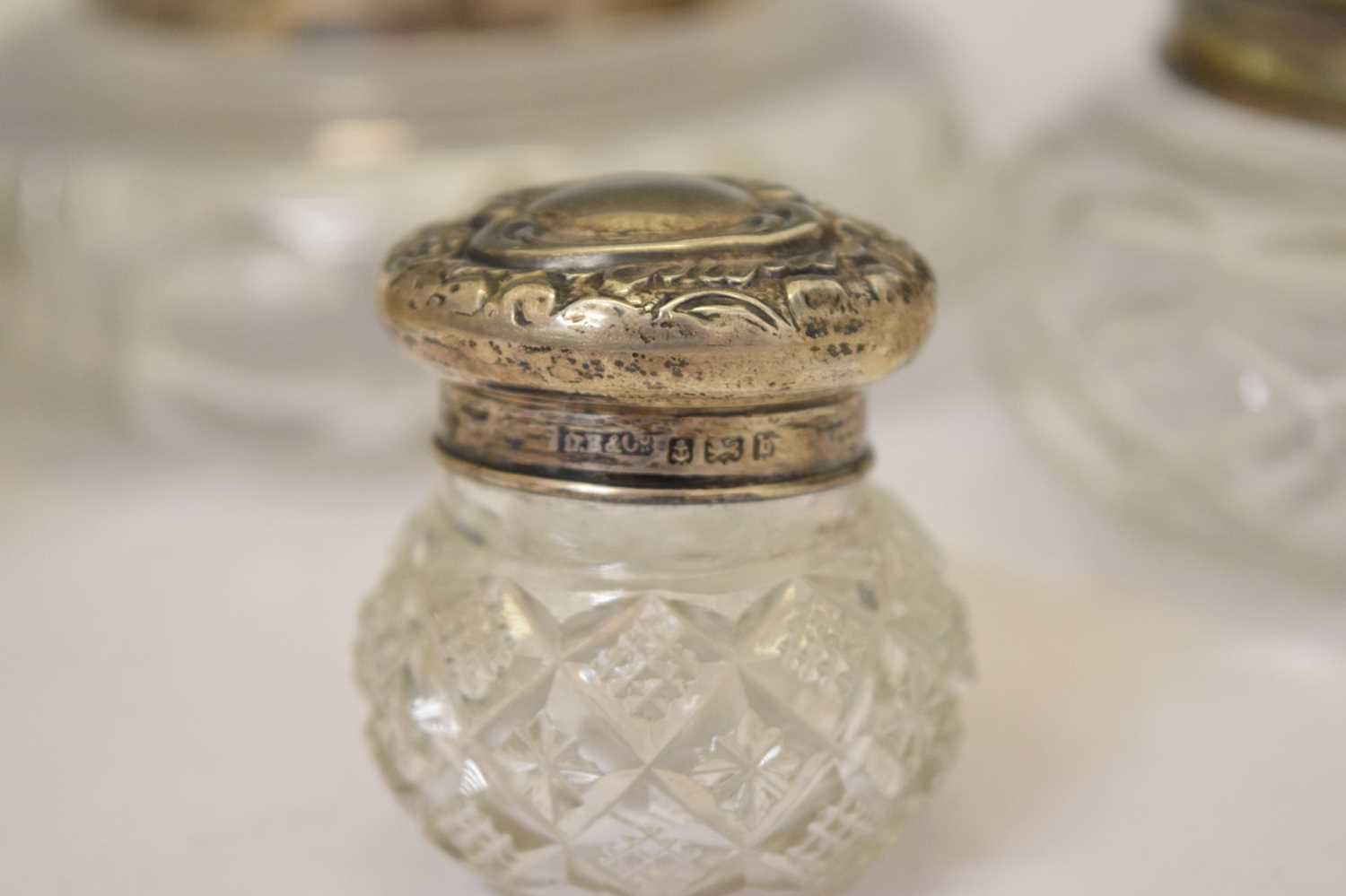 Collection of silver mounted and capped dressing table jars and pots - Image 6 of 10