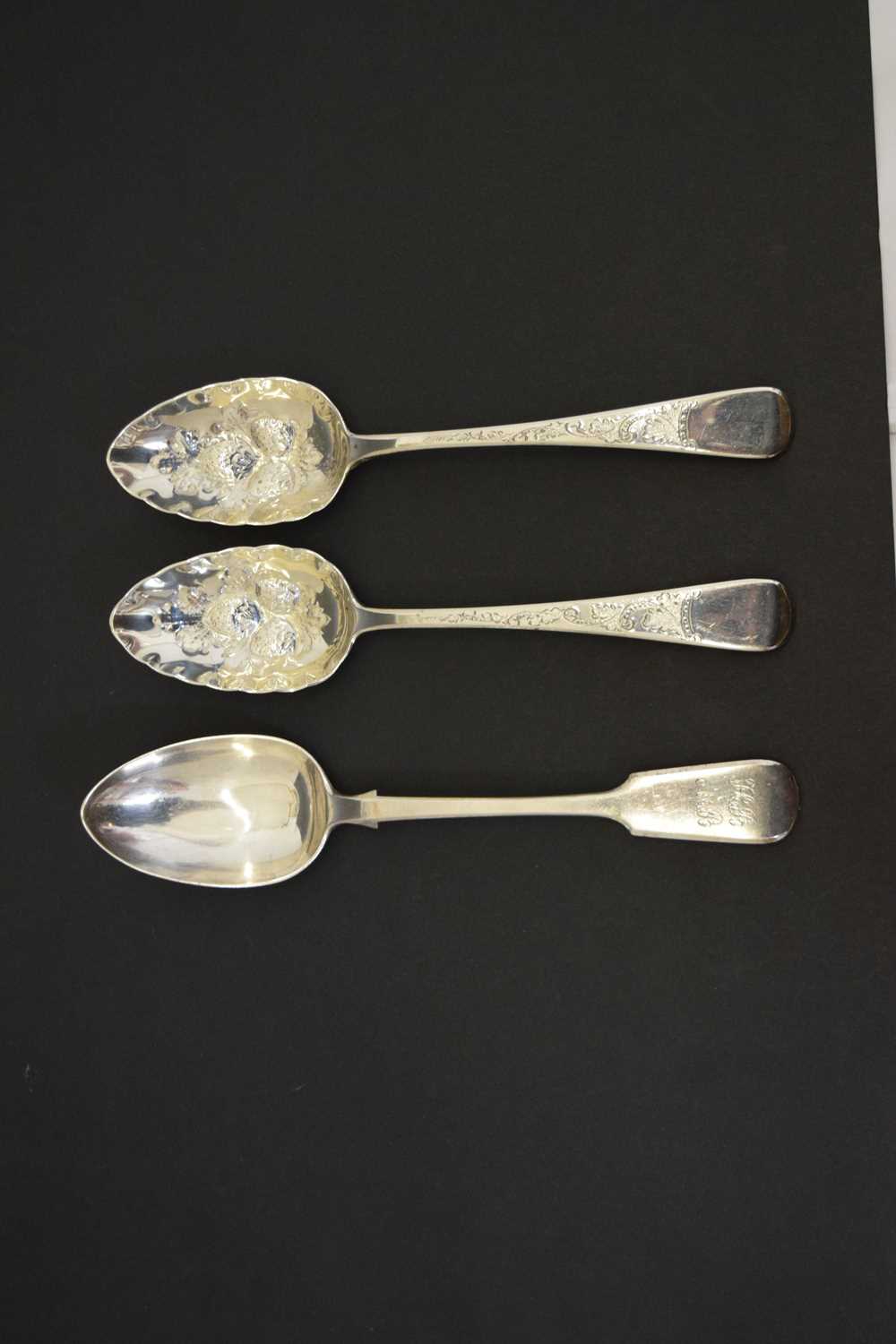 Pair of George IV silver berry spoons and a Victorian Fiddle pattern tablespoon - Image 2 of 9