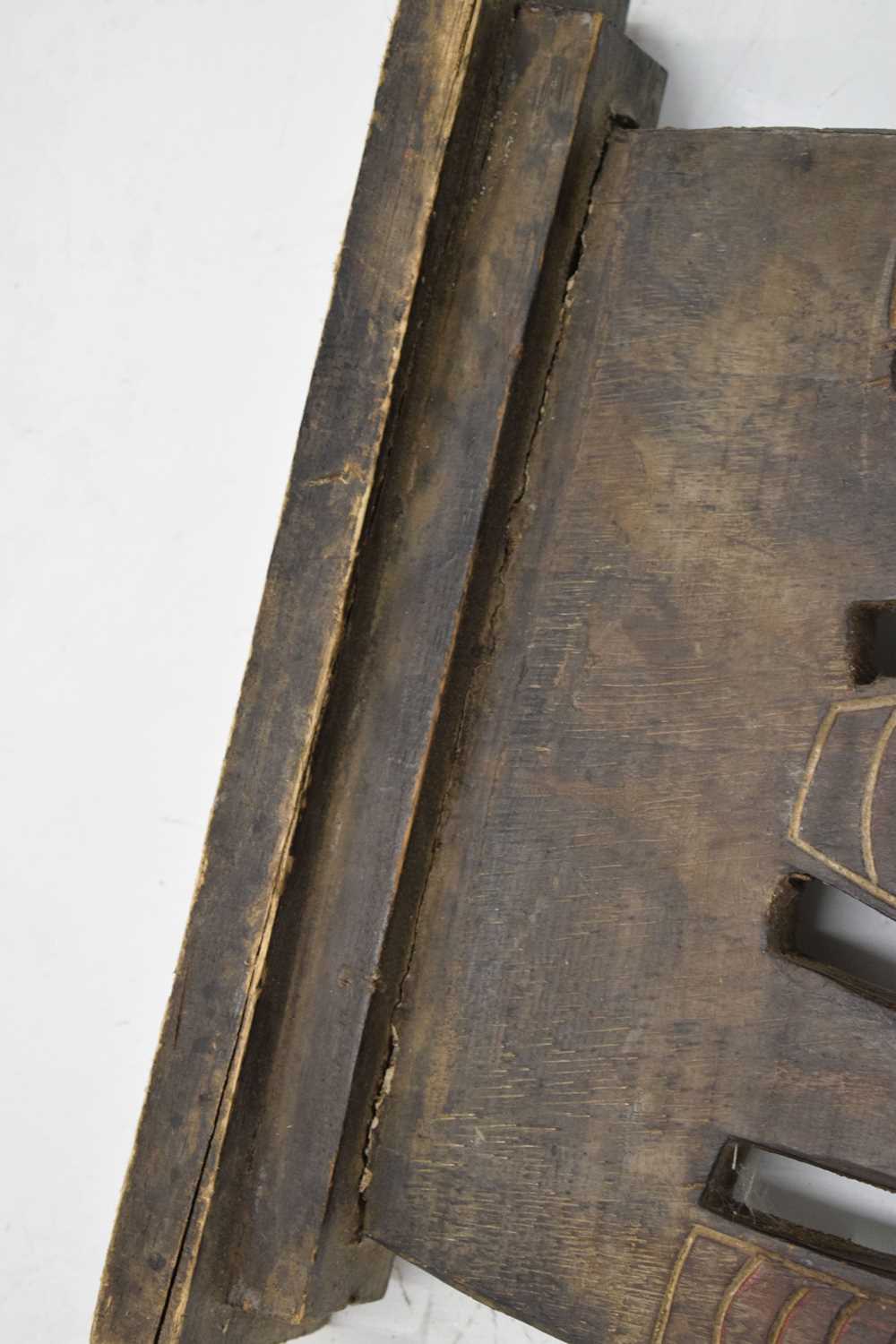 Ethnographica - Carved wooden skull hook / hanger or 'Agiba', Kerewa people, Papua New Guinea - Image 14 of 17