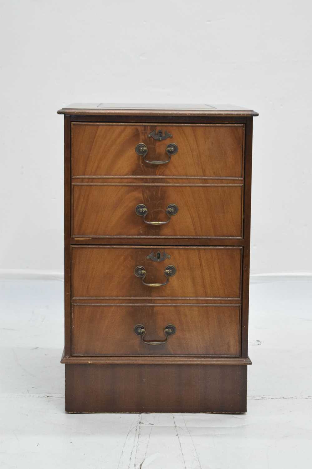 Reproduction mahogany pedestal two drawer filing cabinet - Image 2 of 7