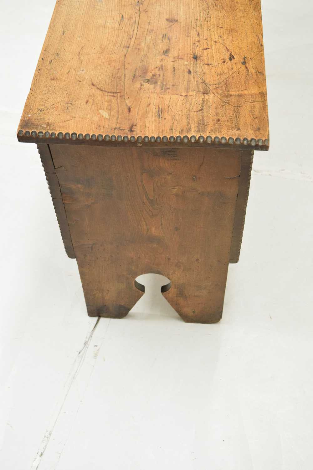 17th century elm six-plank coffer or bedding chest - Image 4 of 6