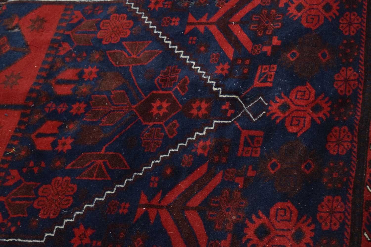 Middle Eastern wool rug, 290cm x 190cm - Image 4 of 12