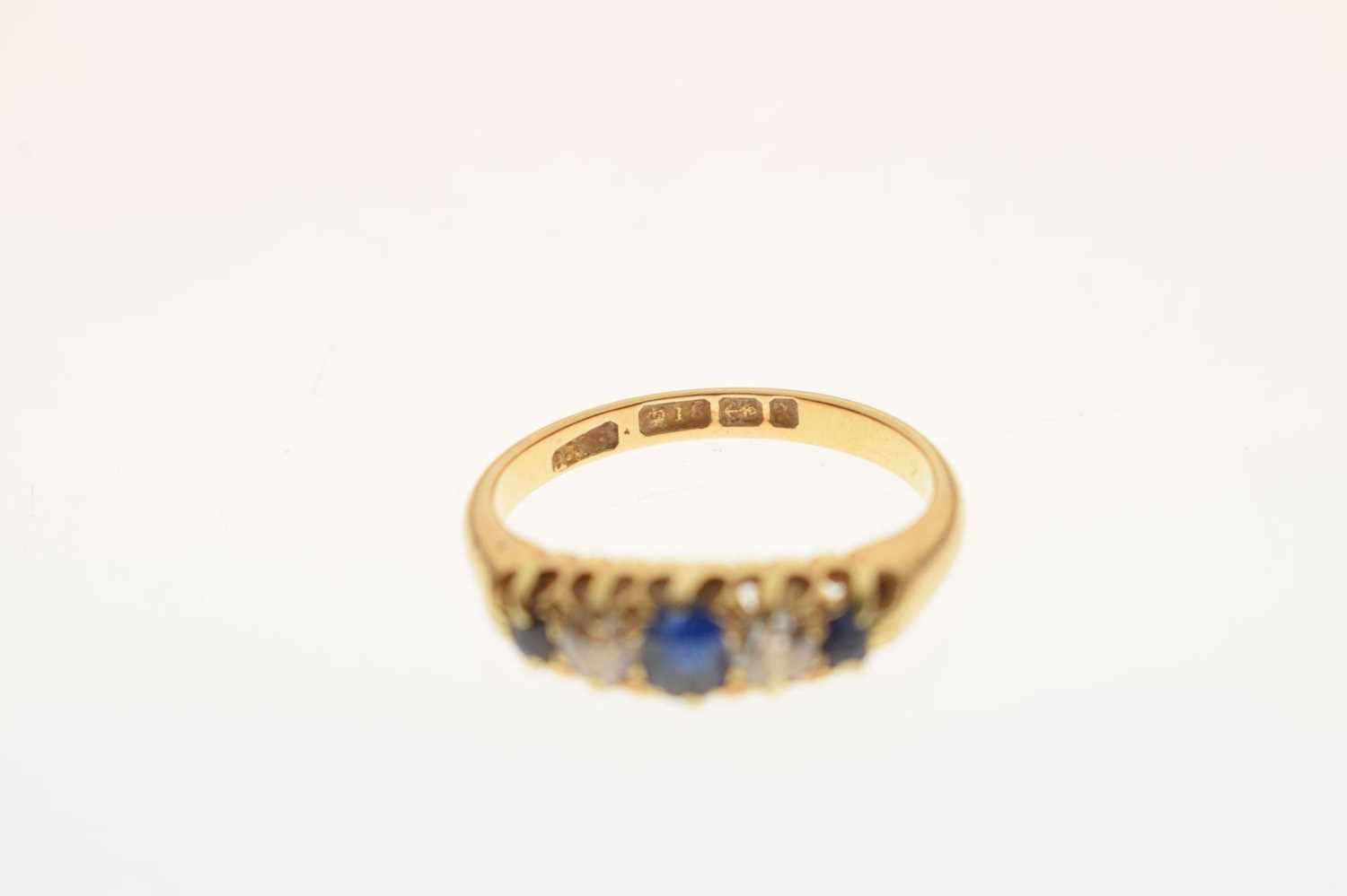Sapphire and diamond 18ct gold boat head ring - Image 5 of 6