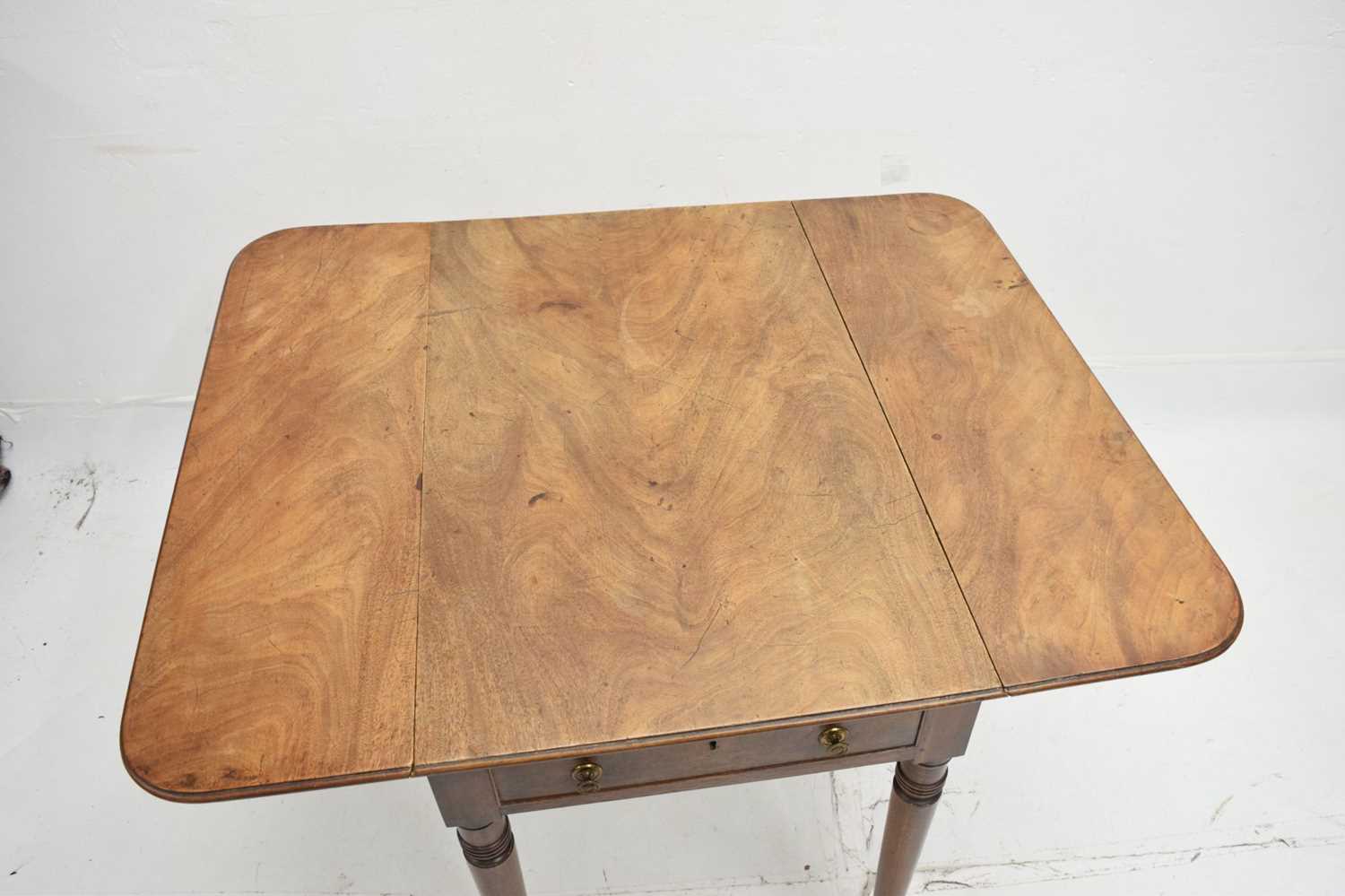 Early 19th century mahogany Pembroke table - Image 4 of 7