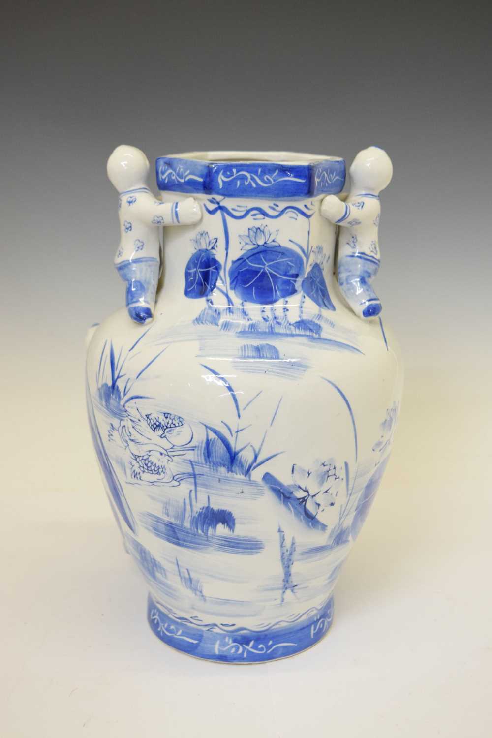 Modern Chinese-style blue and white vase - Image 9 of 9