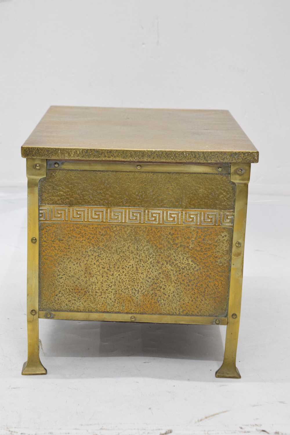 Early 20th century hammered brass coal/log bin - Image 5 of 7