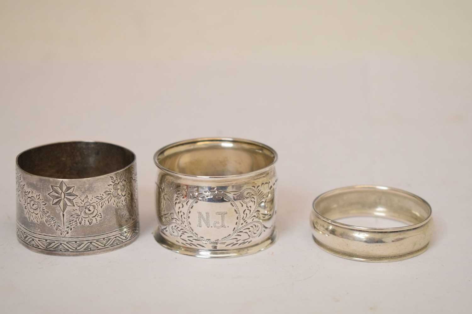 Collection of silver items to include matchbox sleeves, pot lids, dishes, etc - Image 17 of 18