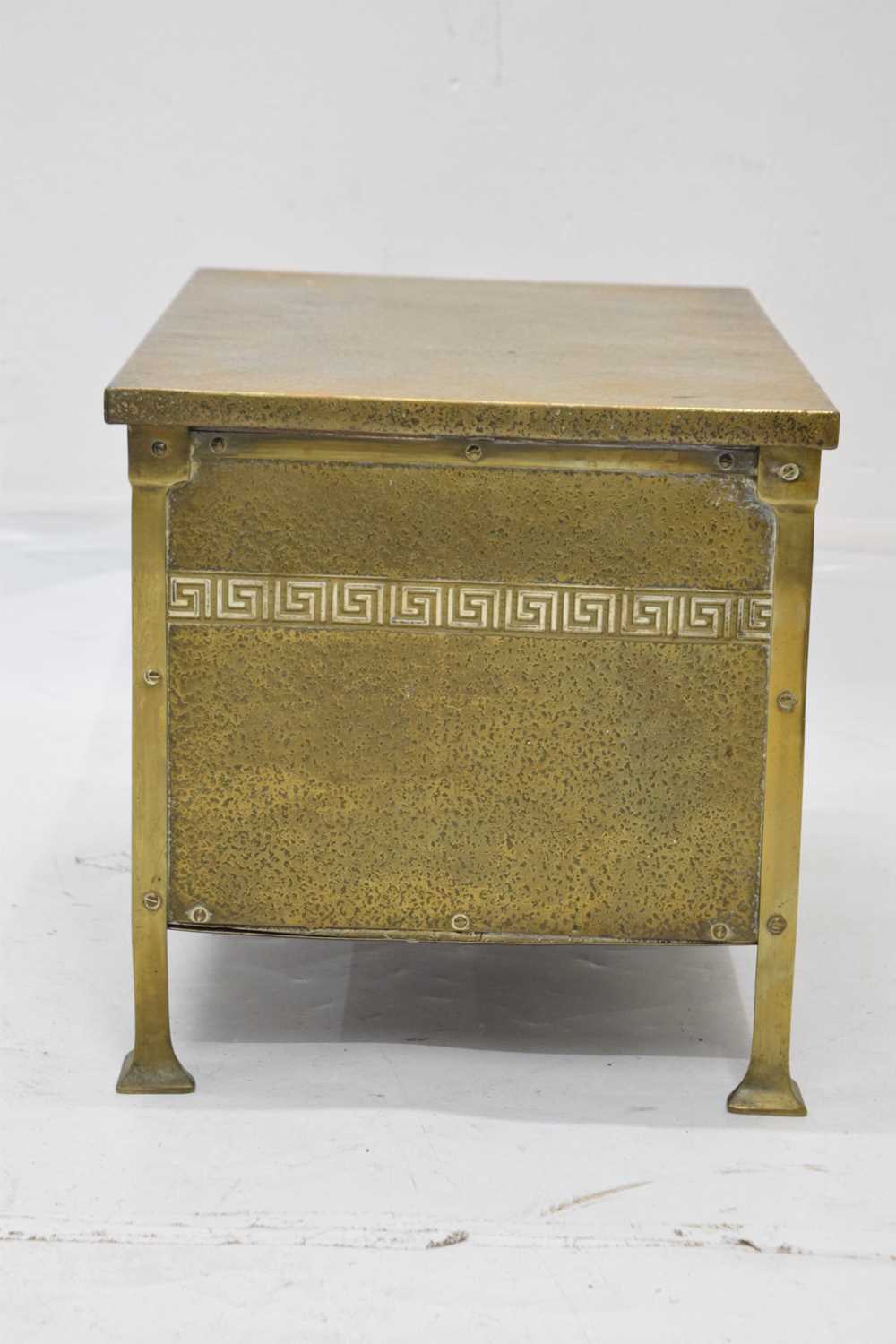 Early 20th century hammered brass coal/log bin - Image 3 of 7