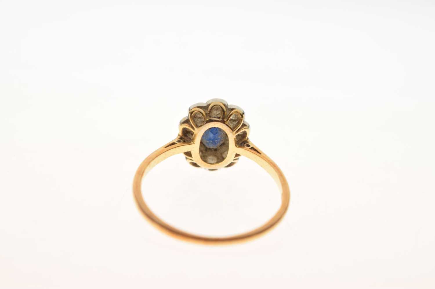 Sapphire and diamond '18ct & Plat' cluster ring - Bild 3 aus 6