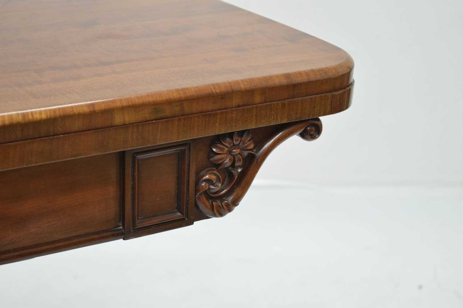 Early Victorian mahogany fold-over pedestal card table - Image 4 of 13