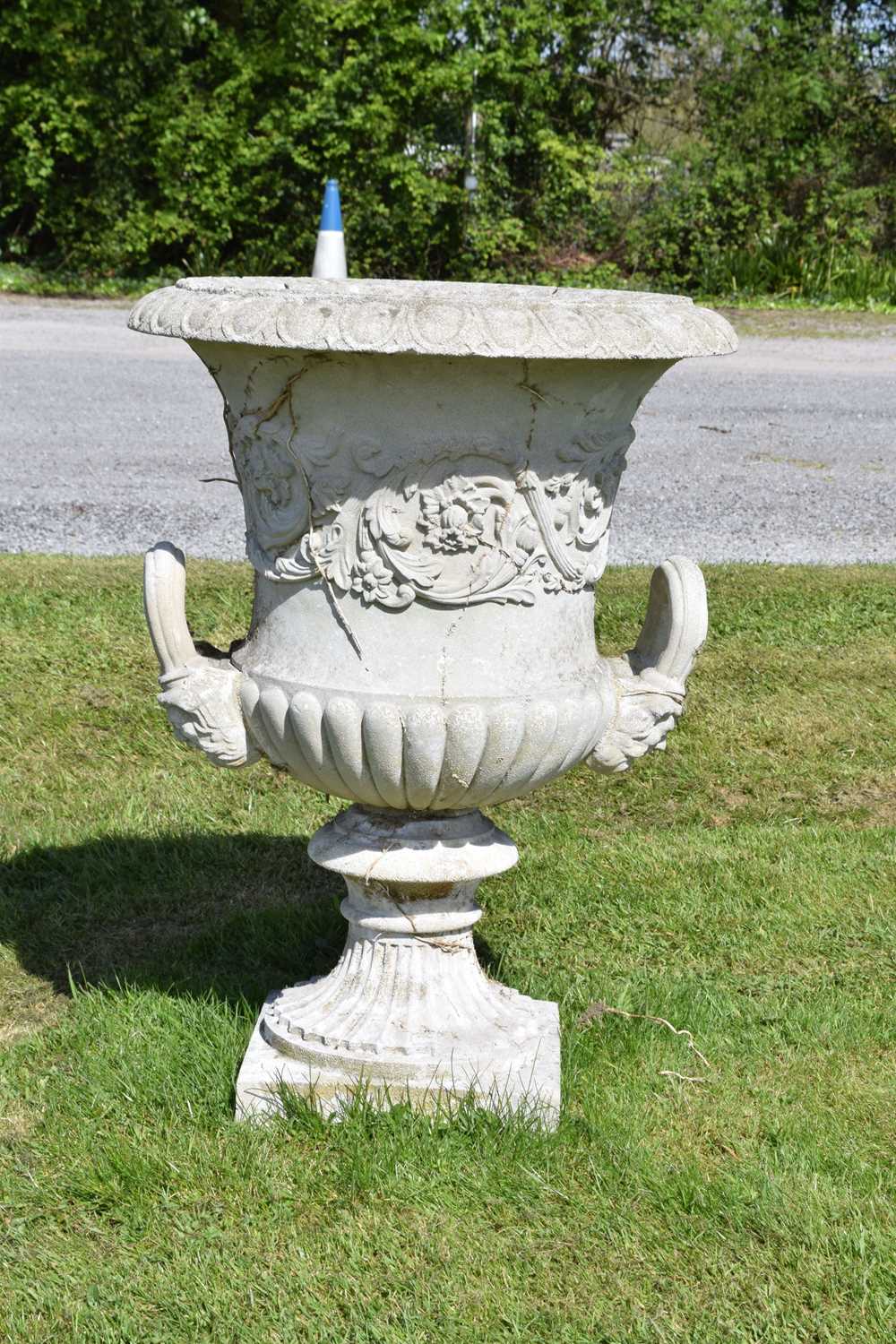 Composition stone garden urn and pedestal - Image 2 of 11