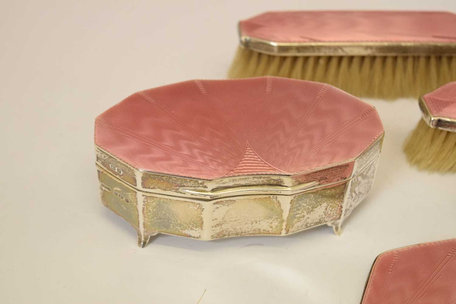 Art Deco silver and pink enamel six-piece vanity set including trinket box - Image 3 of 13