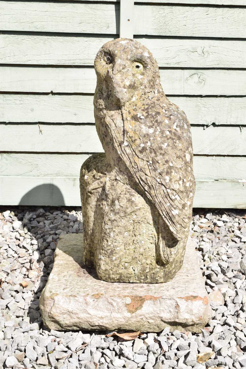 Composition stone garden ornament of a perched owl - Image 2 of 4