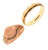 Early 20th century 9ct gold signet ring, and 9ct gold wedding band