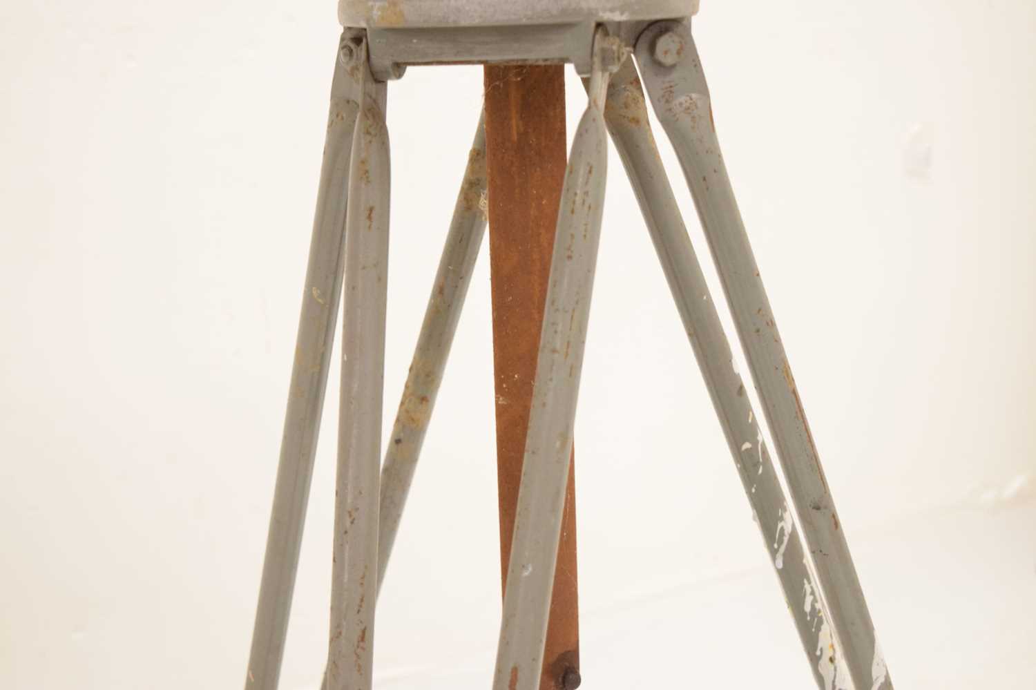 Alec Tiranti Ltd. metal 'Scopus' adjustable modelling stand - Image 5 of 8