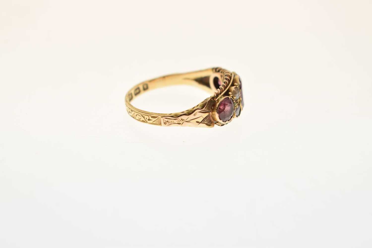 Victorian garnet and pearl boat head 18ct gold ring - Image 4 of 6