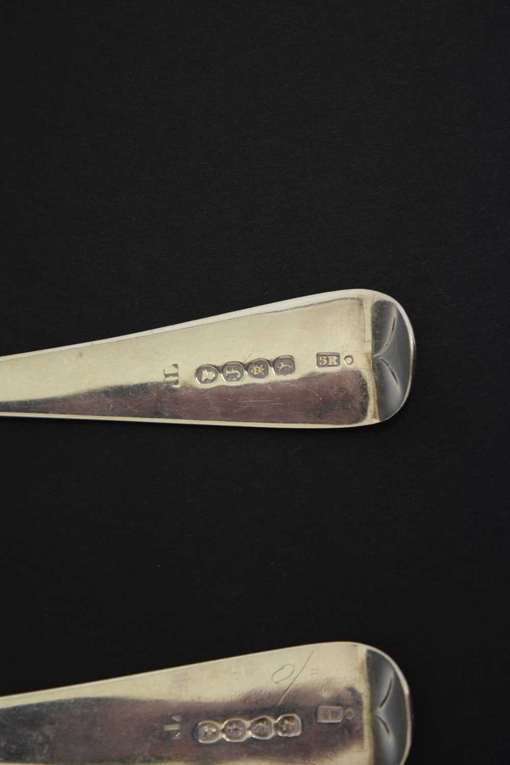 Pair of George IV silver berry spoons and a Victorian Fiddle pattern tablespoon - Image 9 of 9