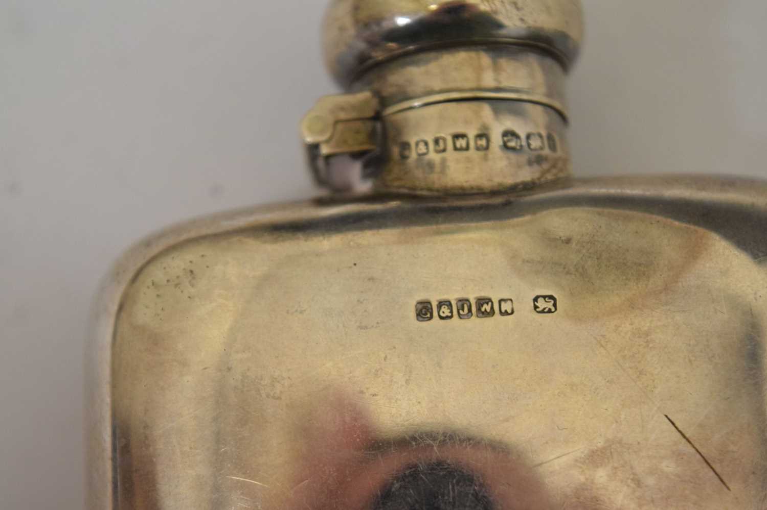 Late Victorian silver hip flask - Image 5 of 7