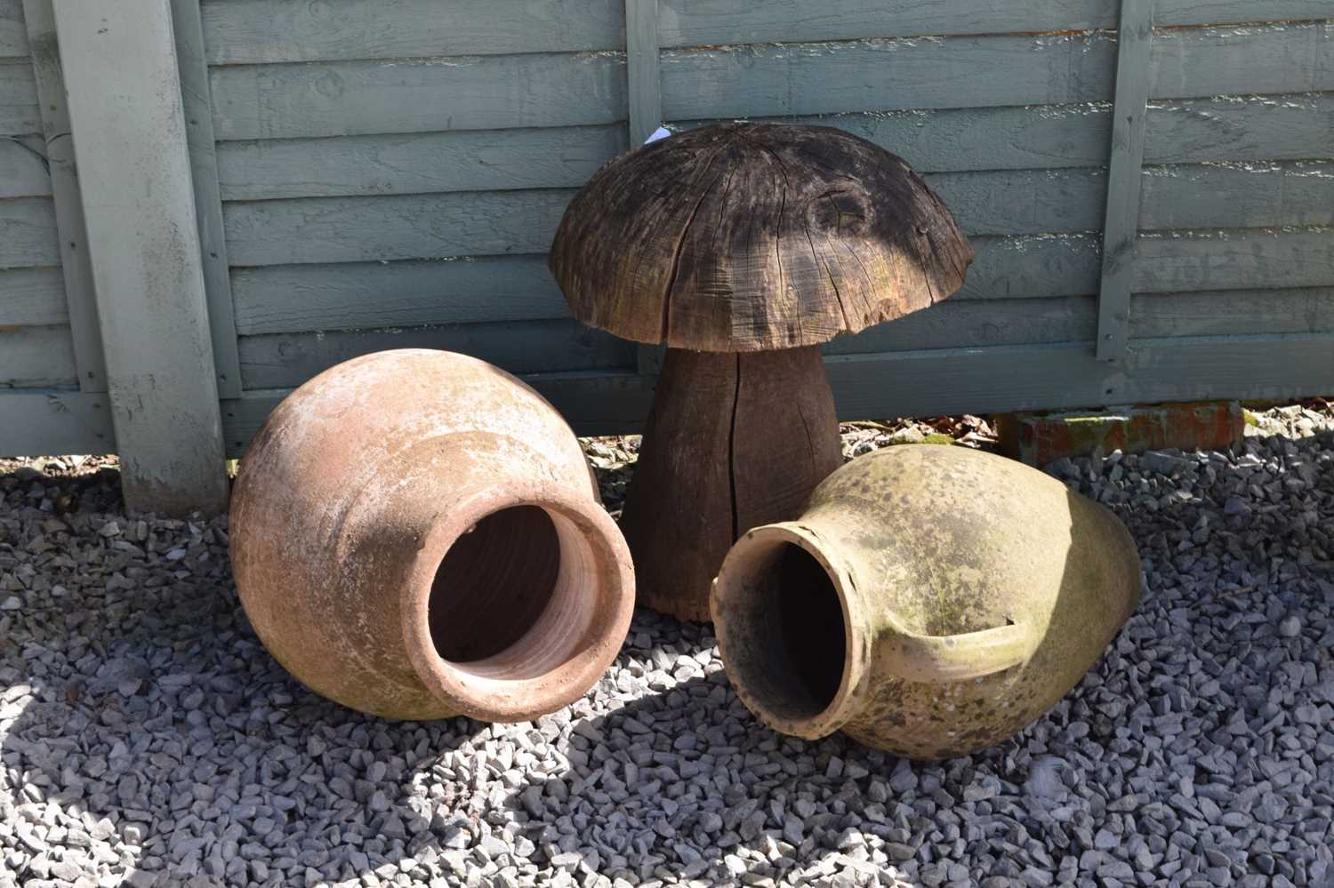 Two Mediterranean style garden urns plus wooden mushroom - Image 2 of 6