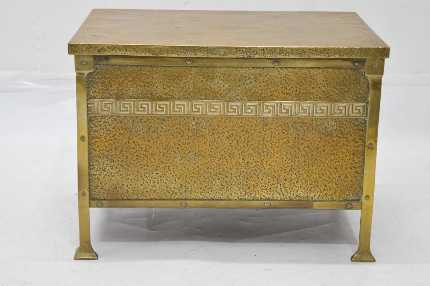 Early 20th century hammered brass coal/log bin - Image 2 of 7