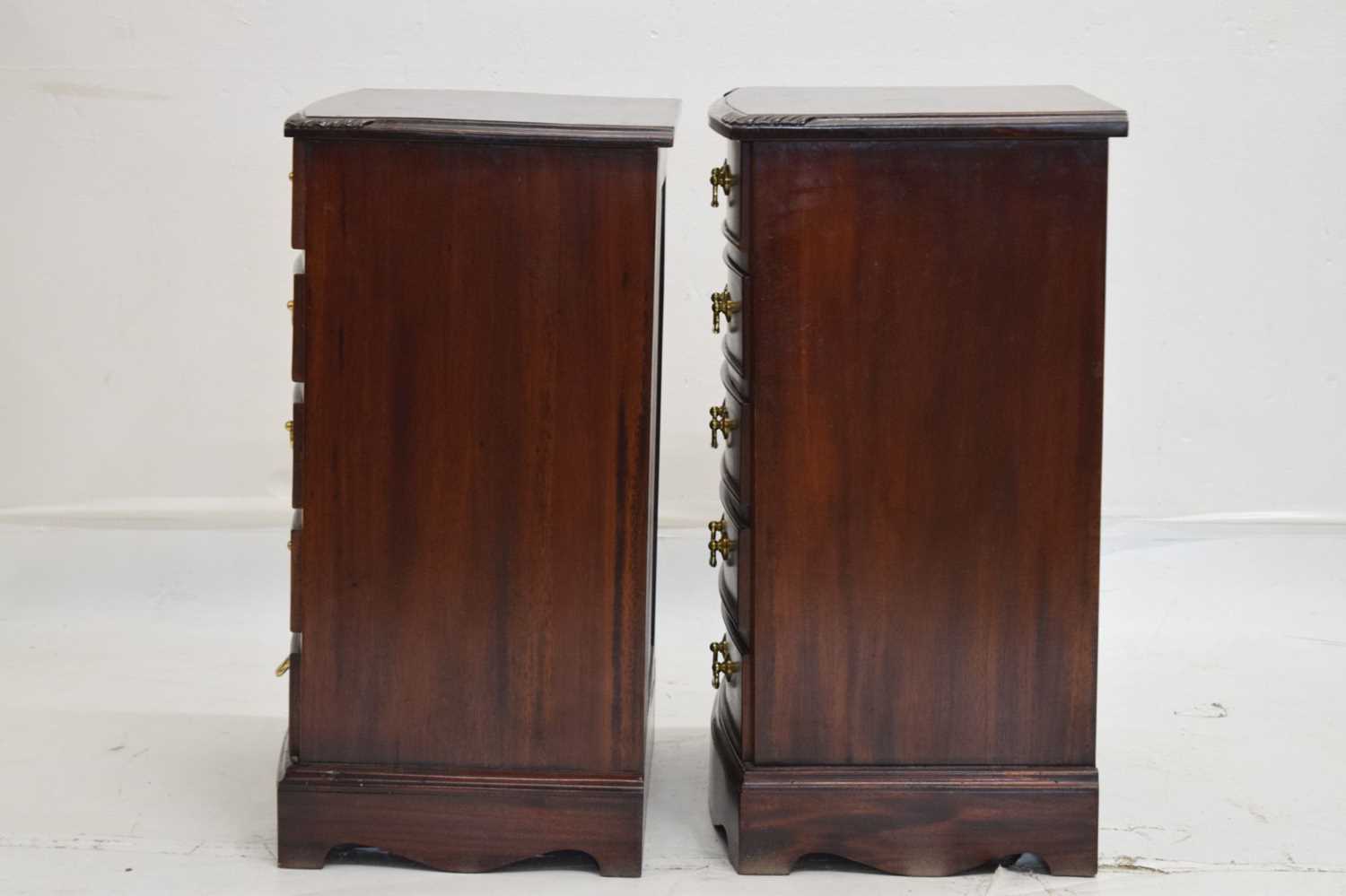 Pair of reproduction mahogany five-drawer bedside chests of drawers - Image 8 of 8