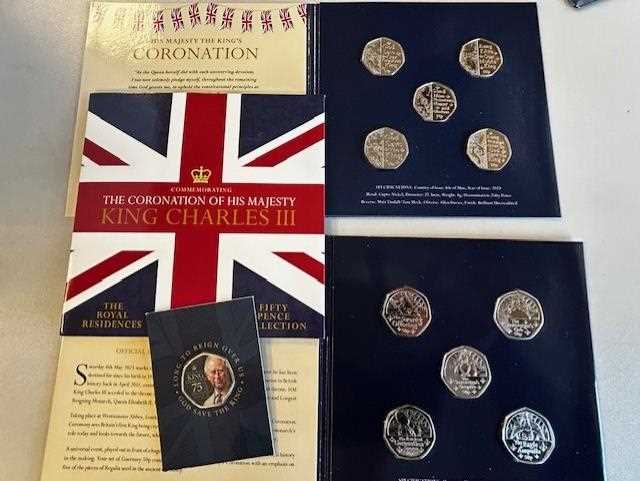 Group of commemorative coins to include Royal Mint 1oz silver £2 coin Natural History Museum, etc - Image 9 of 9