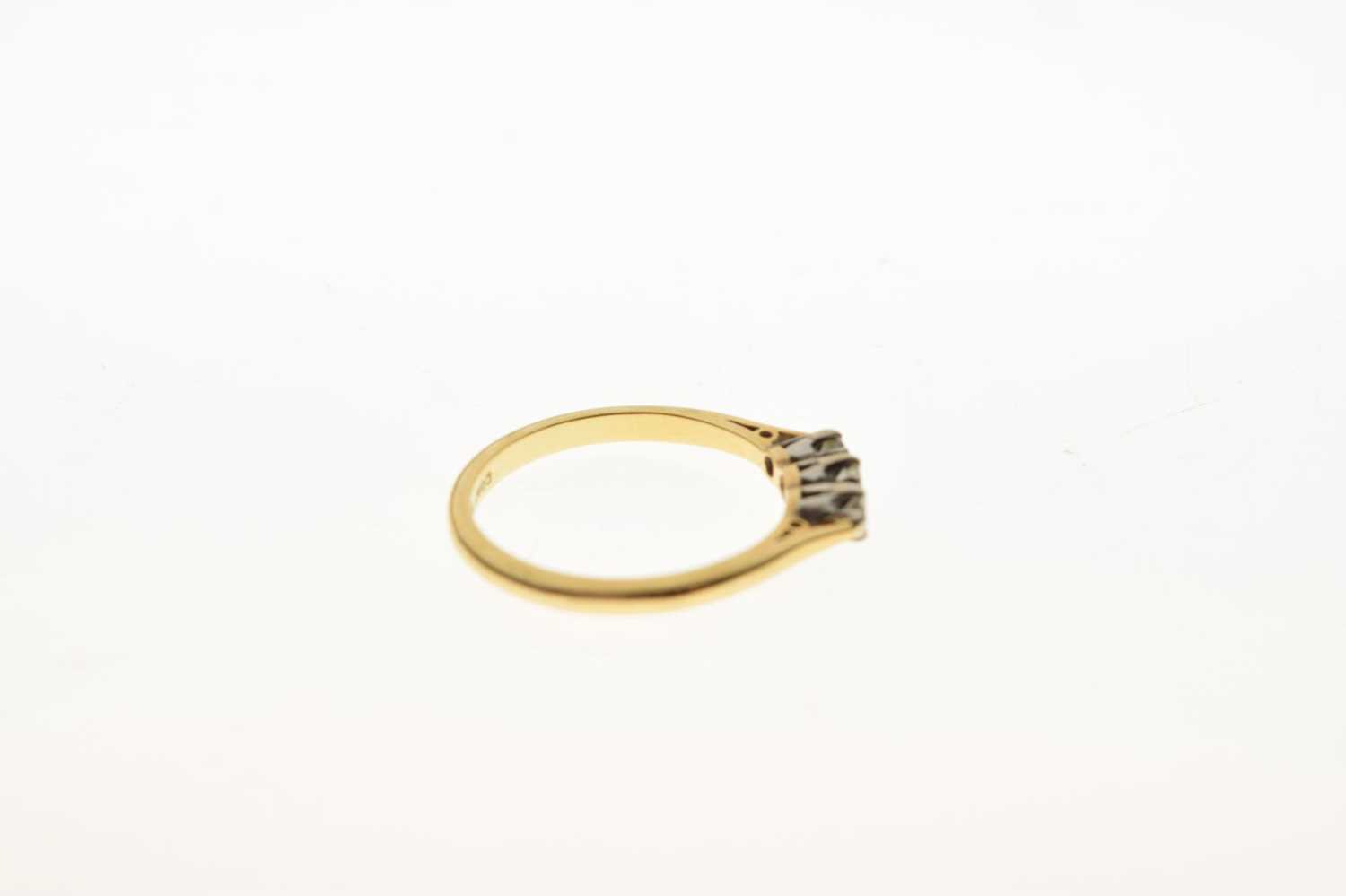 18ct gold diamond three-stone ring - Image 5 of 7