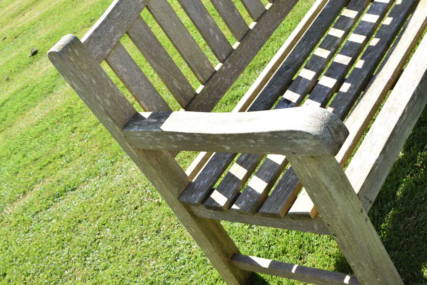 Two person teak garden bench with arched back - Image 3 of 6