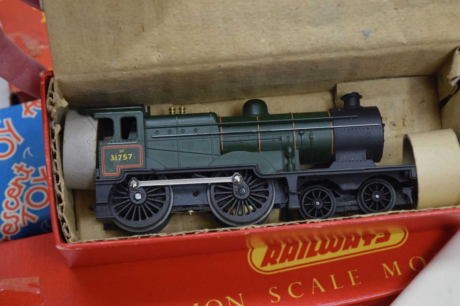 Triang R3 00 gauge 'Goods Train' set, wagons and trackside accessories - Image 6 of 8