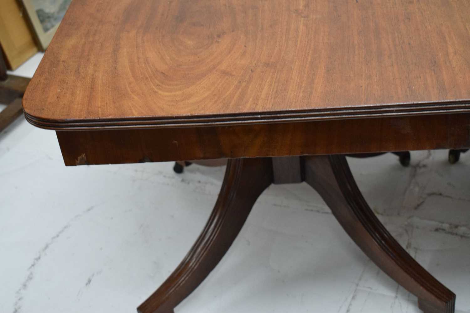 Late Georgian mahogany twin pillar extending dining table - Image 4 of 10