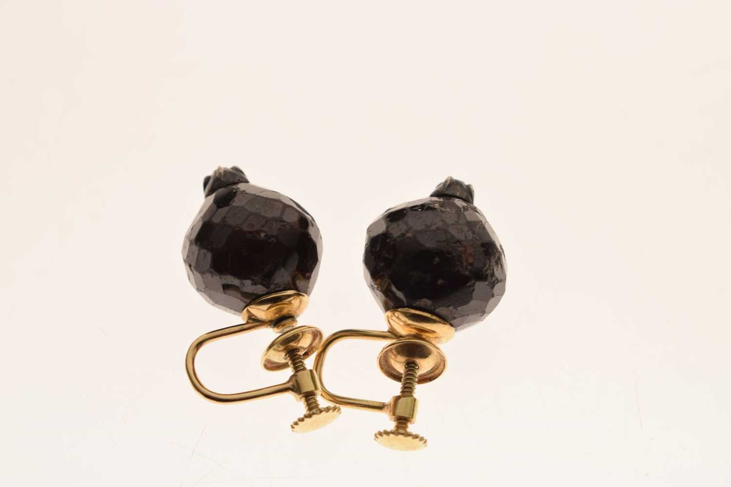 Faceted garnet and rose cut diamond earrings - Image 3 of 6