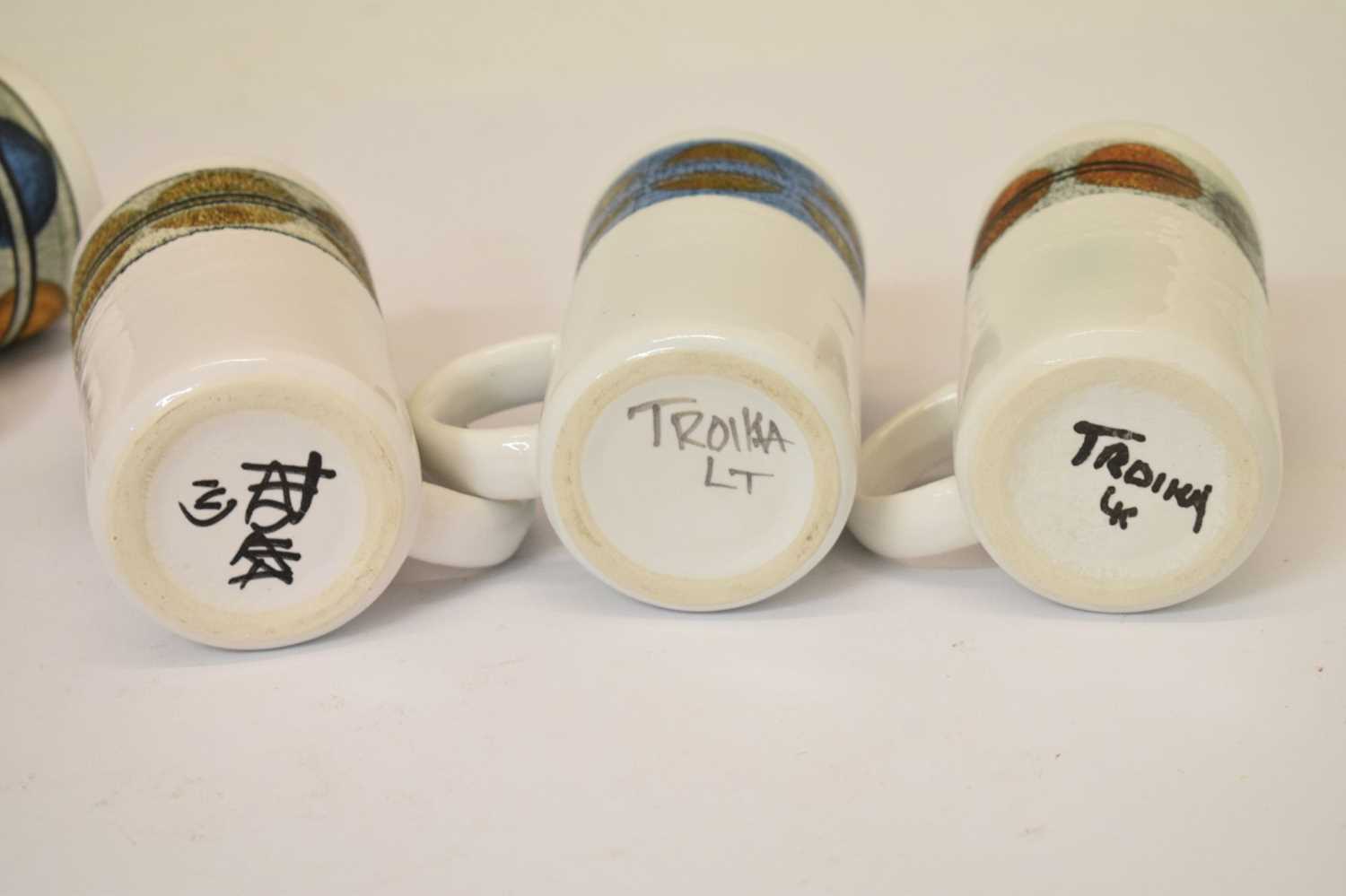 Set of six Troika pottery mugs - Image 9 of 10